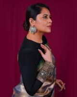 చీరకట్టులో వెలిగిపోతున్న అనసూయ... బ్యూటీఫుల్ లుక్ తో కట్టిపడేస్తున్న రంగమ్మత్త..