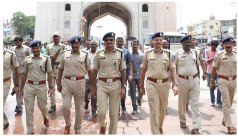 నిమజ్జనానికి పటిష్ట భద్రతా ఏర్పాట్లు.. రూట్లను పరిశీలించిన పోలీస్ కమిషనర్ సీవీ ఆనంద్