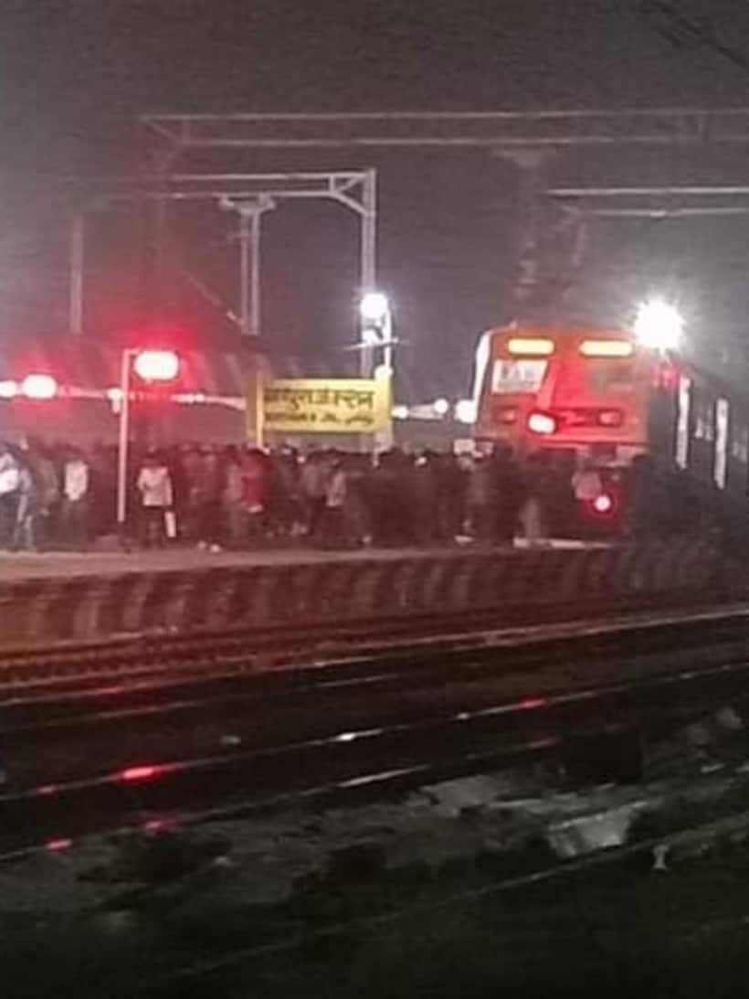 మథురలో రైల్వే స్టేషన్‌లో ప్లాట్‌ఫామ్‌పైకి దూసుకొచ్చిన రైలు.. 
