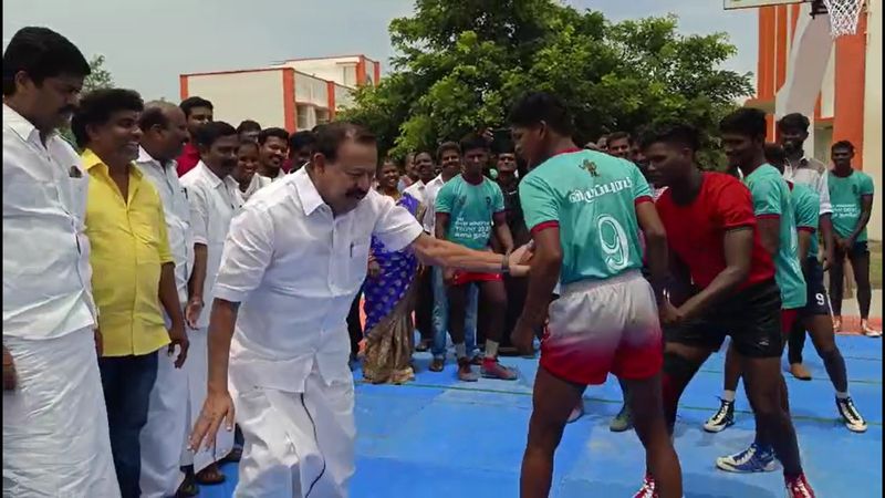 minister ponmudi inaugurate and play kabaddi in villupuram district vel