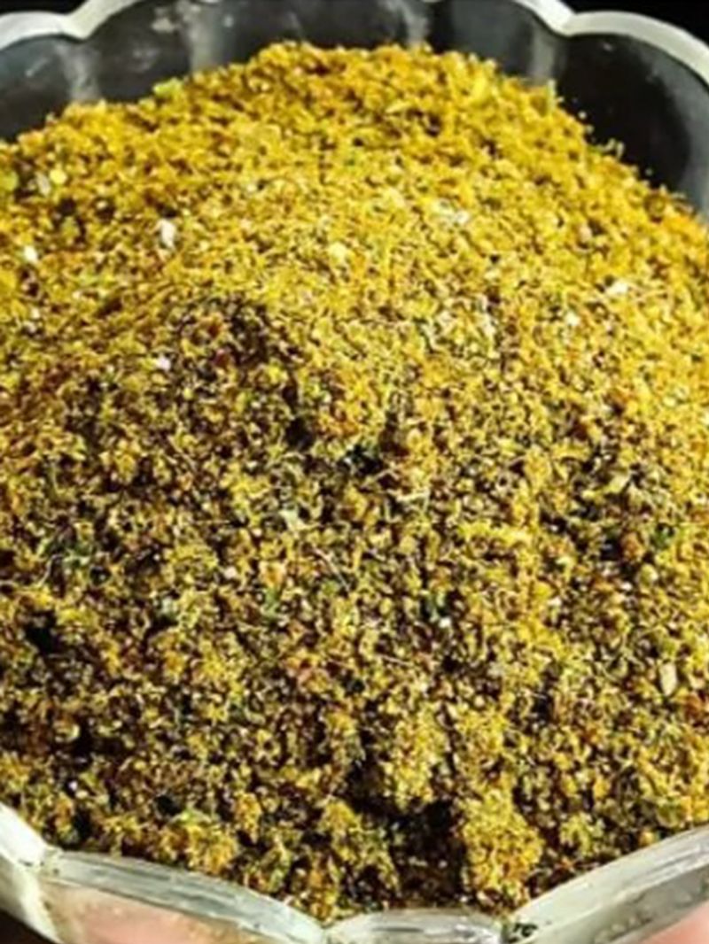 Grind the fresh curry leaves into a smooth paste using a blender
