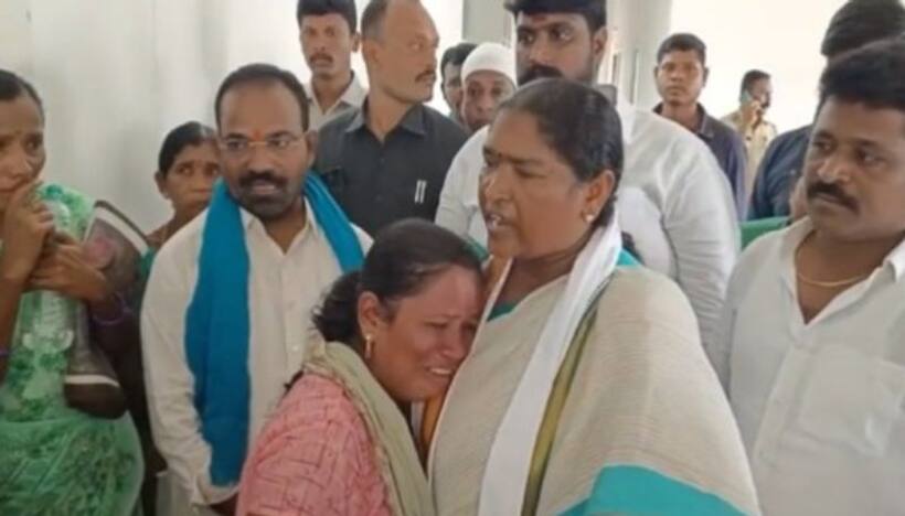 ప్రజాస్వామ్యంలో ఉన్నమా?.. పాకిస్తాన్‌లో ఉన్నమా?: మంత్రి హరీష్ పర్యటన వేళ పోలీసులపై సీతక్క ఫైర్.. 