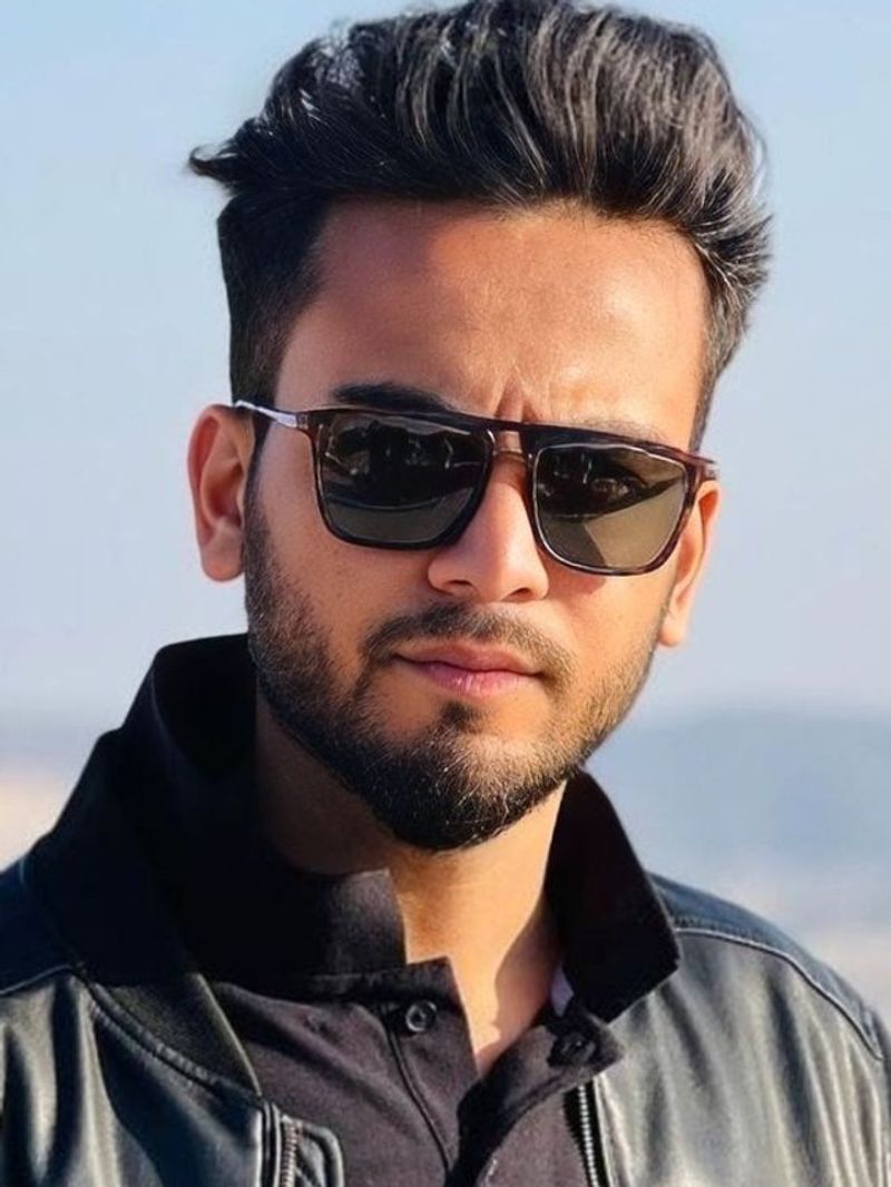 Bigg Boss ott 2 के विनर एलविश के दो गाने रिलीज हो चुके हैं