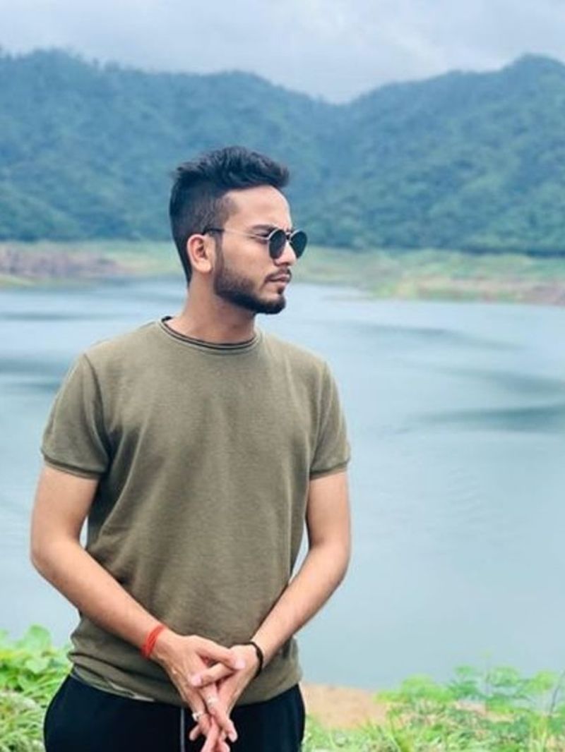 लेकिन इस गाने के एक सीन को लेकर एलविश के फैंस उनसे बहुत नाराज हैं