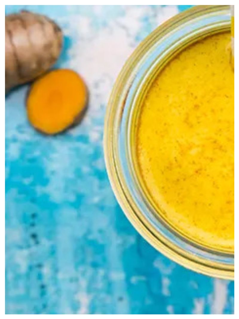 Mix 1-2 spoon of turmeric powder with yogurt to create a thick paste