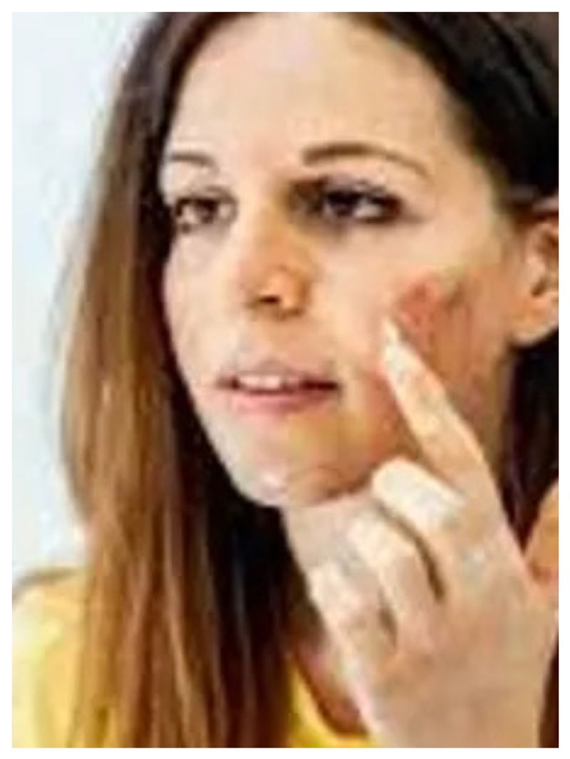Allow the turmeric paste to dry on your skin
