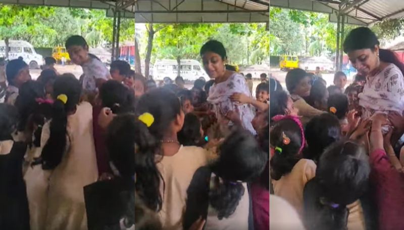 the way children react when teacher who got transfer came back to school viral video SSM