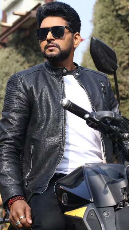 भोजपुरी एक्टर Yash Kumar का फैंस को गिफ्ट