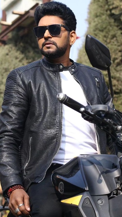 <p>भोजपुरी सिनेमा (Bhojpuri cenema) के फेमस एक्टर Yash Kumar  "एक था जोकर" से फैंस का मनोरंजन करने के लिए तैयार है। 30 सितंबर को फिल्म का प्रीमियर होगा।<br />
 </p>
