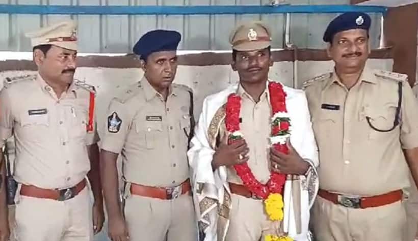 వీళ్ళుకదా సూపర్ పోలీసులంటే... ప్రాణాలకు తెగించి యువతిని కాపాడిన ఖాకీలు (వీడియో)