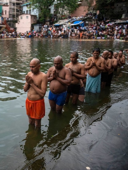 <p>पितृ पक्ष 29 सितम्बर को शुरु हो रहा है। इन दिनों में पितरों की आत्मा की शांति के लिए श्राद्ध किया जाता है। भाद्रपद महीने की पूर्णिमा तिथि से इसकी शुरुआत होती है।</p>
