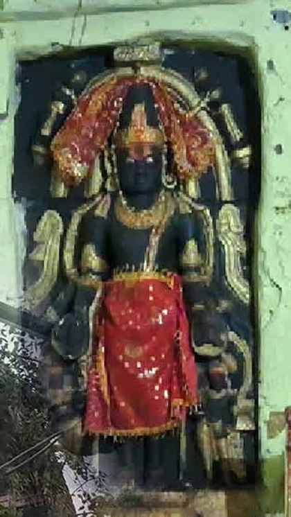 <p>बिहार के गया में भगवान जनार्दन का मंदिर है। यहां कोई भी जीवित व्यक्ति अपना स्वयं का पिंड दान और श्राद्ध कर सकता है। यहां के अलावा और कहीं भी इस तरह की परंपरा नहीं है।</p>

<p> </p>
