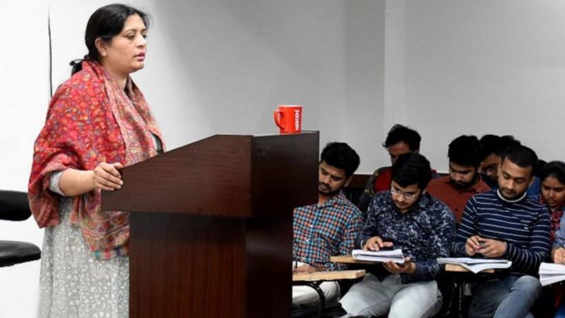 UPSC Toppers इशिता किशोर, टीना डाबी, कनिका गोयल को पढ़ाने वाली टीचर कौन? जिन्होंने देश को दिए कई IAS IPS