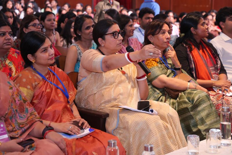 New India Debate : Central minister Smirithi Irani participate in DU Mirinda house debate and answer students questions Rya