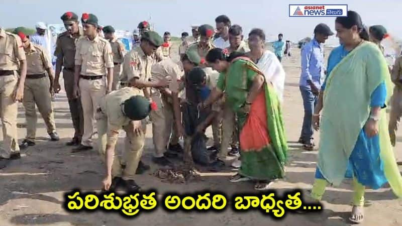 Mayor of Machilipatnam city participating in Swachh Bharat Mission program at Manginapudi Beach