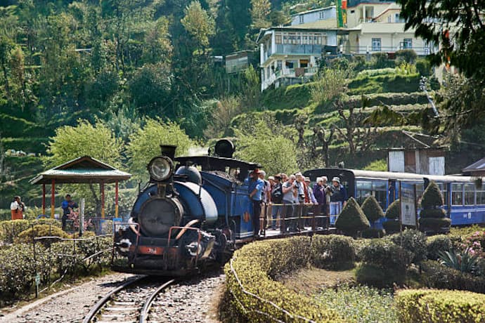 darjeeling toy train