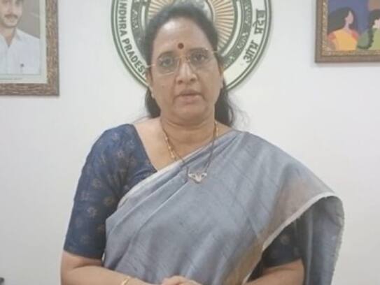 vasireddy padma letter to DGP to take action on TDP Bandaru Satyanarayana for his comments on roja ksm