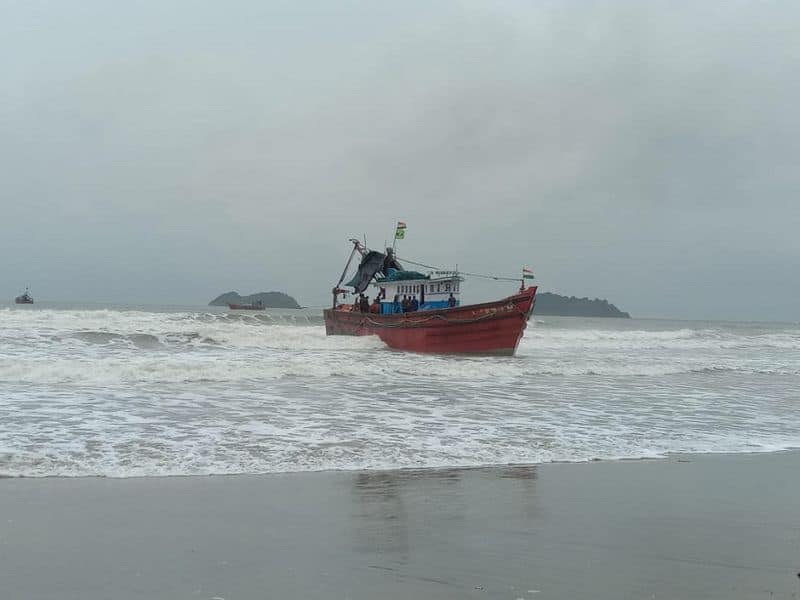 40 Fishermen Carrying Fishing Boat Missing in Arabian Sea, Search Operation Launched RMA