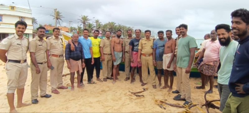 Trawler boat and 10 Tamilnadu fishermen were rescued after the engine failure ppp