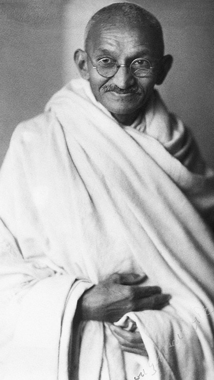 <p>भारत छोड़ो आंदोलन की शुरुआत 1942 में महात्मा गांधी ने की थी। इस आंदोलन के प्रभाव से अंग्रेजों को भारत छोड़ना पड़ा और स्वतंत्र भारत की नींव पड़ी। <br />
 </p>
