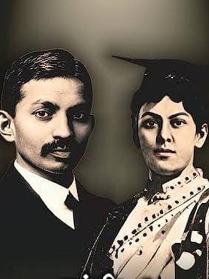 <p>गांधी सरला को अपनी 'आध्यात्मिक पत्नी' बताते थे। इस रिश्ते की वजह से उनकी शादी टूटते-टूटते बची। हक जमाने की सरला की आदत के चलते गांधी ने जल्द उनसे दूरी बना ली।</p>
