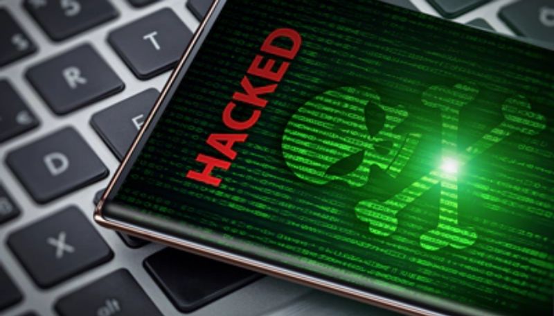 ഇത് ഓൺലൈൻ തപ്പിപ്പുകളുടെ കാലം ഫോൺ ഹാക്ക് ചെയ്യപ്പെട്ടിട്ടുണ്ടോയെന്ന്