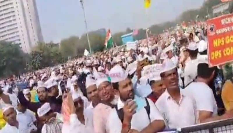 Demand for old pension scheme. 'Family March' of 17 lakh government employees on November 8,Maharashtra  RMA