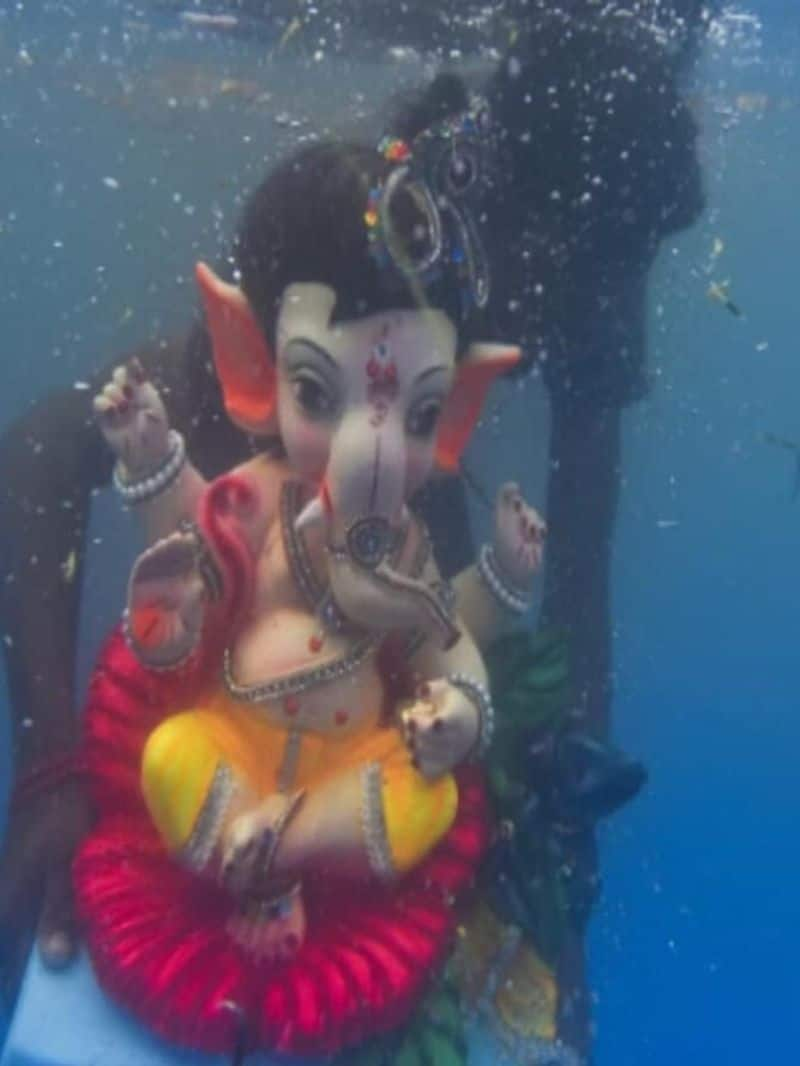 minor boy drowned in sea during ganpati visaharjan saved by ganpati wooden frame under water ZKAMN