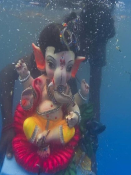 गहरे समंदर में बप्पा ने बचाई बच्चे के जान