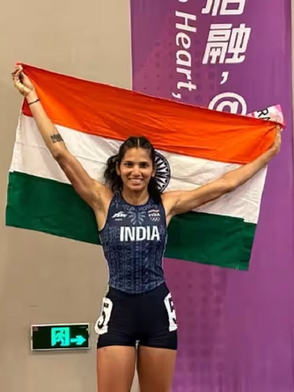 <p>गौतम की पिछले महीने एक रोड एक्सीडेंट में मौत हो गई थी। ज्योति याराजी एथलेटिक्स से परिचय कराने का श्रेय गौतम को देती है।</p>
