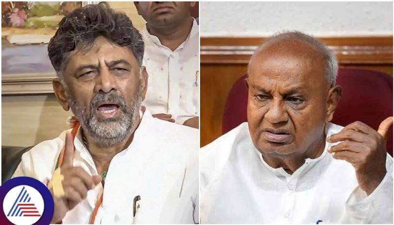 Karnataka Political rivalry between Vokkaliga leaders DK Shivakumar and HD Devegowda sat