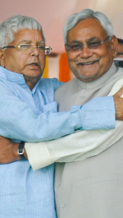 <p>जातिगत जनगणना  करने वाला बिहार पहला राज्य बन गया है। नीतीश सरकार ने सर्वे के आंकड़े जारी कर दिए हैं।</p>

<p> </p>

<p> </p>
