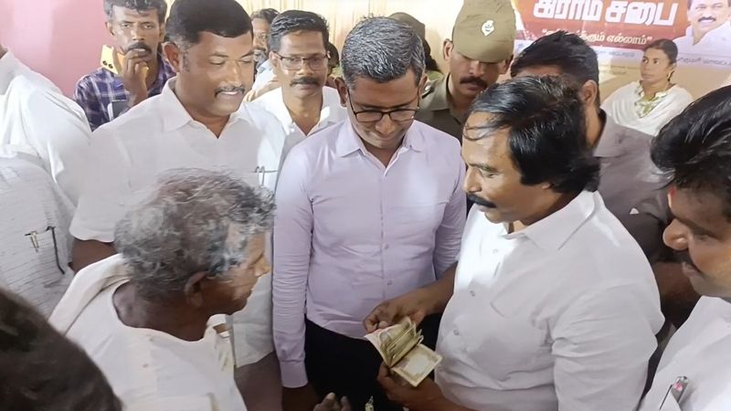 In Kanyakumari district an old man carrying old invalid 500 and 1000 rupee notes created a commotion vel