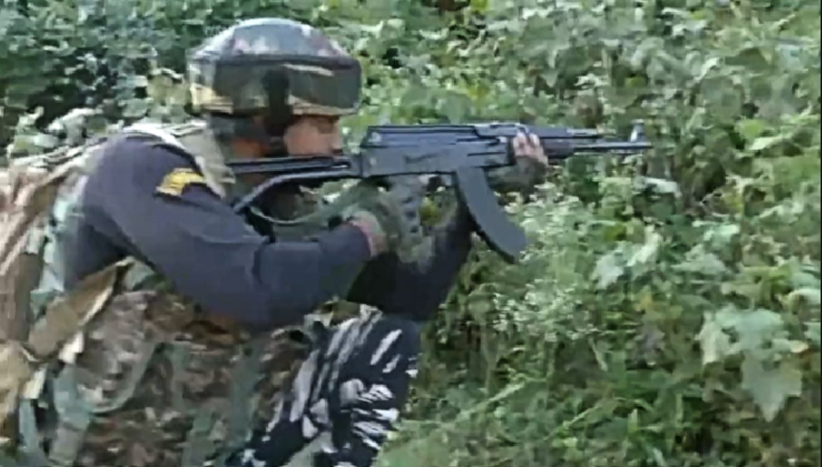 Pak Troops Open Fire At 5 Indian Posts In Jammu 2BSF soldiers , 4 Civilians Injured Rya