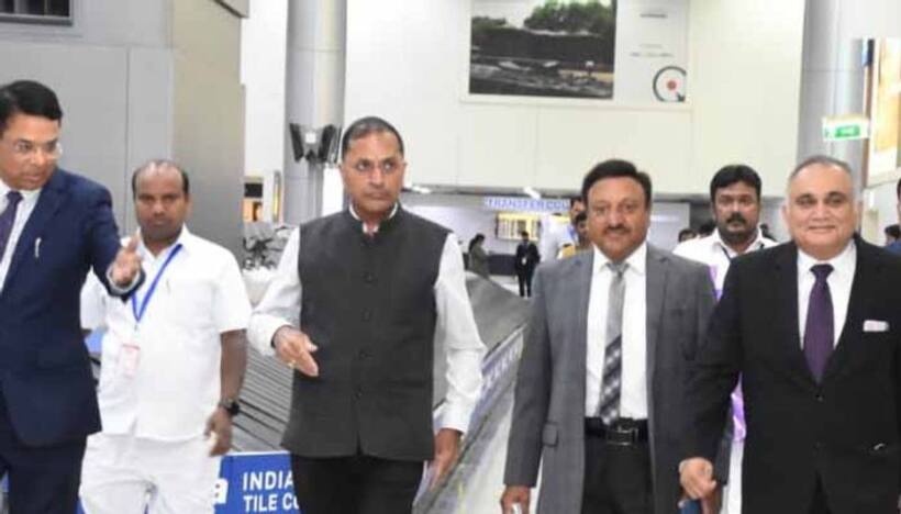 హైద్రాబాద్‌కు చేరుకున్న సీఈసీ బృందం: రాజకీయ పార్టీలతో భేటీ