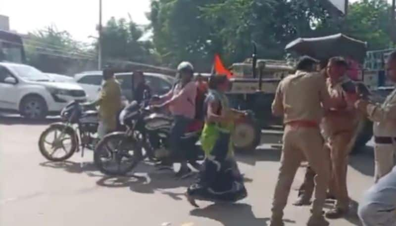 Woman Hits Police Officer With  Chappal' On Road After He Kicks Her Video Surfaces ppp