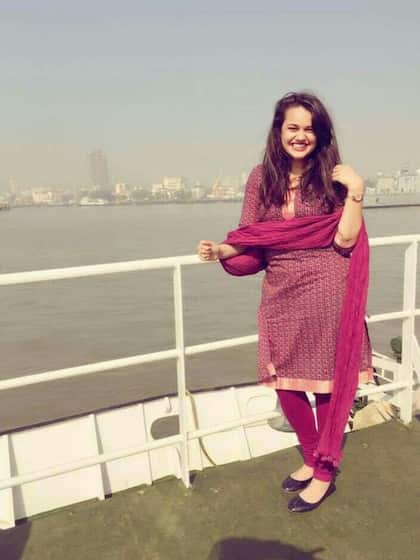 कार्डिनल कलर का रेयान सूट