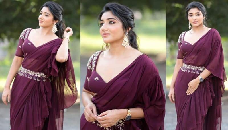 Mirna Menon looks Beautiful in Traditional Wear NSK