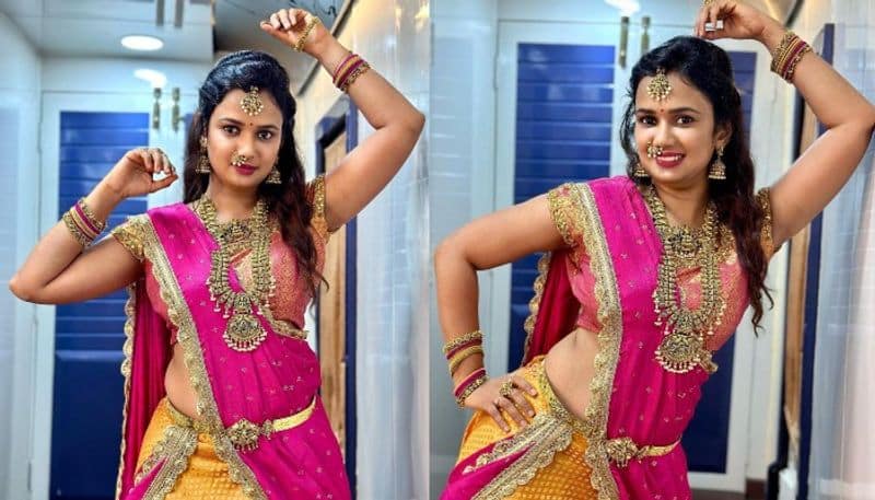 Bigg Boss Ariyana Glory looks beautiful in Half Saree and Jewellery NSK