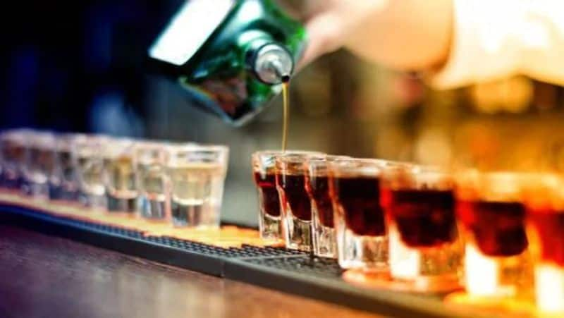 Chinese man died after drinking 1 liter of alcohol to win big money at an office party-rag