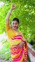 రంగు రంగుల చీరలో నాట్య మయూరిలా ఇనయ.. బరువెక్కిన సొగసు, నడుముతో ఊపిరి తీస్తున్న బిగ్ బాస్ బ్యూటీ 