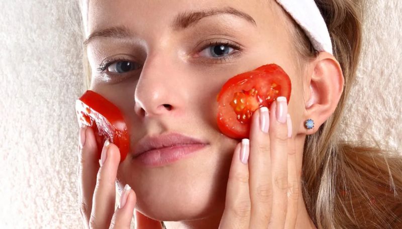 Tomato face packs to get rid of sun tan and black spots azn 