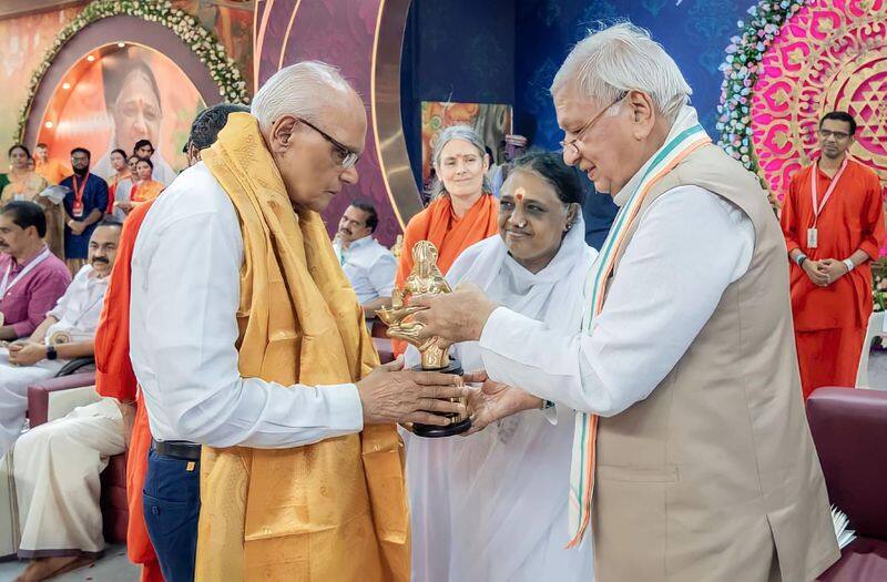  Dr S L Bahirappa received the Amritakirti award   snr