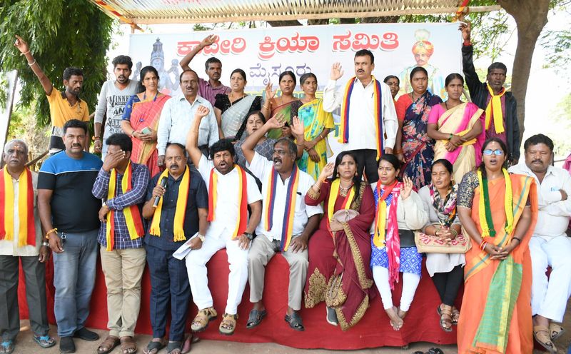 Continued protest demanding not to release water to Tamil Nadu snr