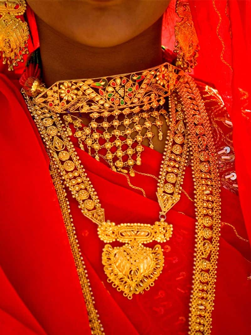 Gold price in Chennai today fell by Rs 160 per savaran kak