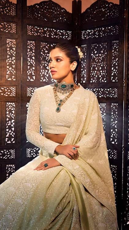 बंद गला ब्लाउज डिजाइन (round neck blouse designs)