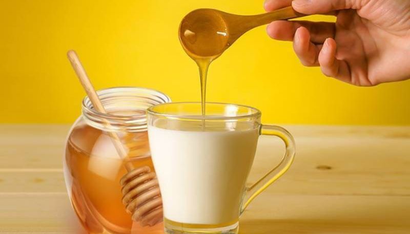 is it safe to consume milk with honey azn 