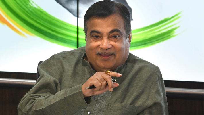 Nitin Gadkari announce aeroplane like bus with hostess at Nagpur