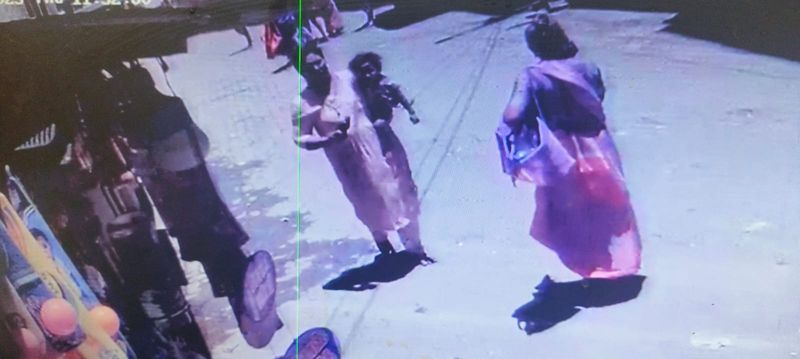 40 years old lady theft 1 year old baby in tiruchendur temple in thoothukudi district vel