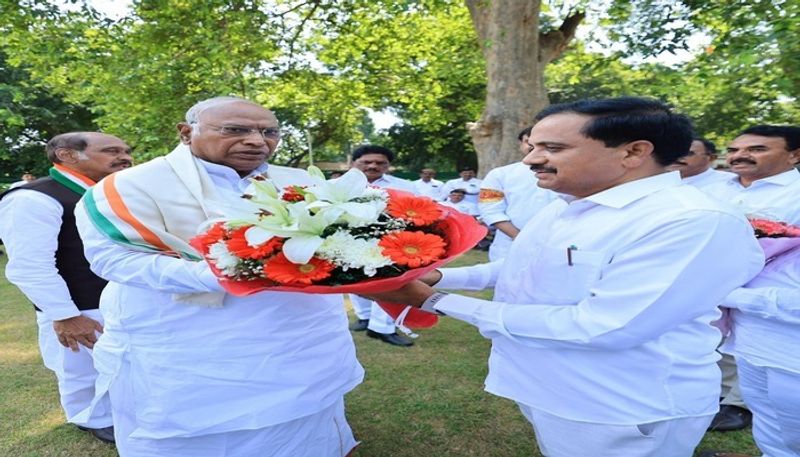 kasireddy narayna Reddy joins in  Congress lns